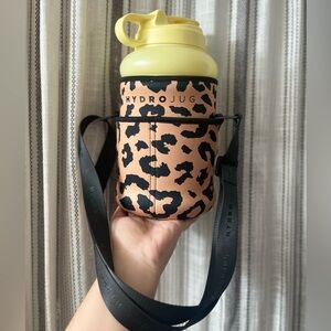Hydrojug leopard print sleeve with bag strap & water jug NEW